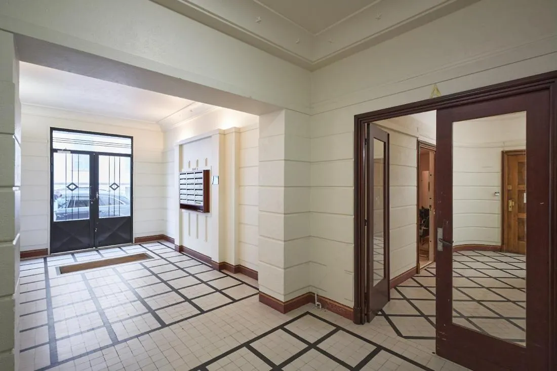 Sunlight Properties - Daffia - Beautifully Renovated Studio, City Pad In Central Nice