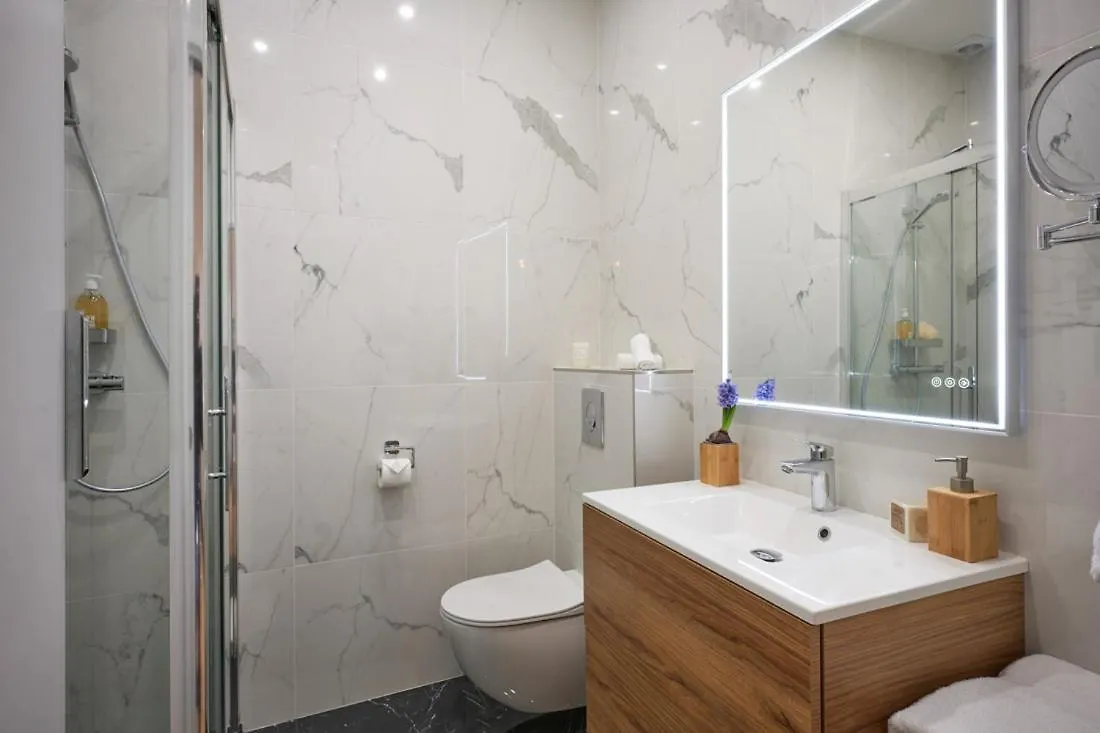 Apartment Sunlight Properties - Daffia - Beautifully Renovated Studio, City Pad In Central Nice