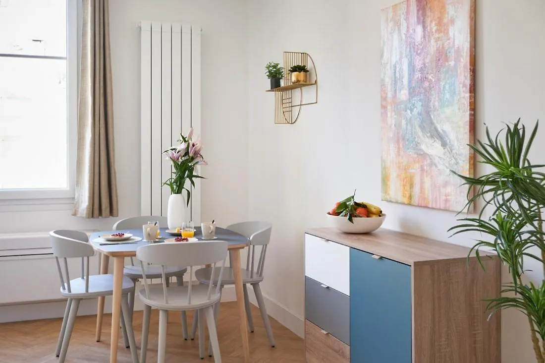 Sunlight Properties - Daffia - Beautifully Renovated Studio, City Pad In Central Νίκαια